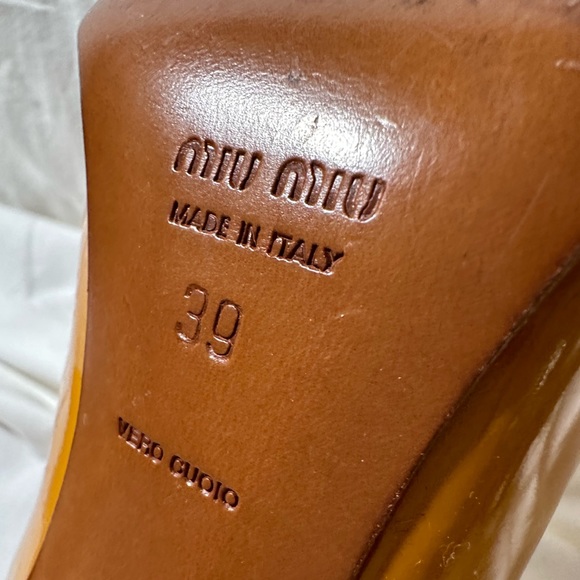 AUTHENTIC MIU MIU 🥰 YELLOW PATENT LEATHER HEEL PUMPS SIZE 39 🥳 8.5 y2k Barbie - Picture 2 of 11
